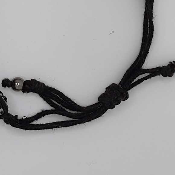 Black sparkling acrylic beaded adjustable bracelet - Picture 3 of 3